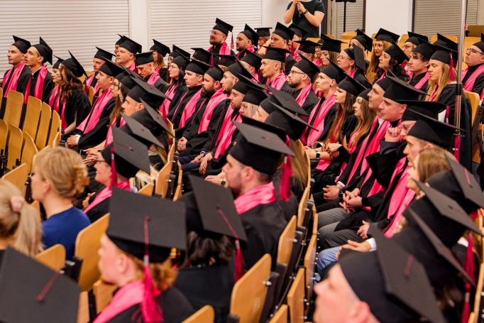 Zdjęcie nr 20 z galerii Gala studi&oacute;w I stopnia w Dąbrowie G&oacute;rniczej 26.03