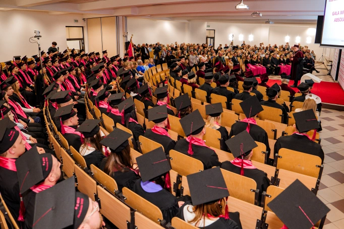 Zdjęcie nr 2 z galerii Gala studi&oacute;w I stopnia w Dąbrowie G&oacute;rniczej 26.03