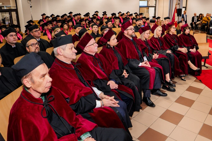 Zdjęcie nr 26 z galerii Gala studi&oacute;w I stopnia w Dąbrowie G&oacute;rniczej 26.03