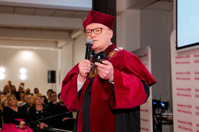 Zdjęcie nr 27 z galerii Gala studi&oacute;w I stopnia w Dąbrowie G&oacute;rniczej 26.03