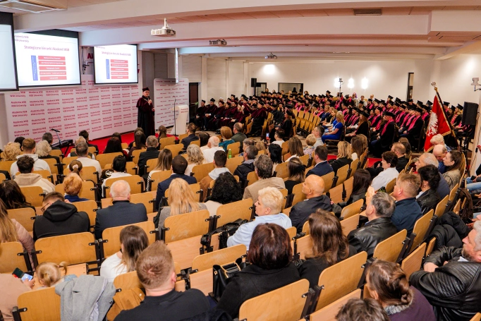 Zdjęcie nr 28 z galerii Gala studi&oacute;w I stopnia w Dąbrowie G&oacute;rniczej 26.03