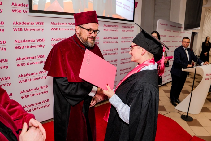 Zdjęcie nr 30 z galerii Gala studi&oacute;w I stopnia w Dąbrowie G&oacute;rniczej 26.03