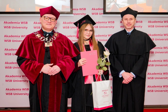 Zdjęcie nr 32 z galerii Gala studi&oacute;w I stopnia w Dąbrowie G&oacute;rniczej 26.03