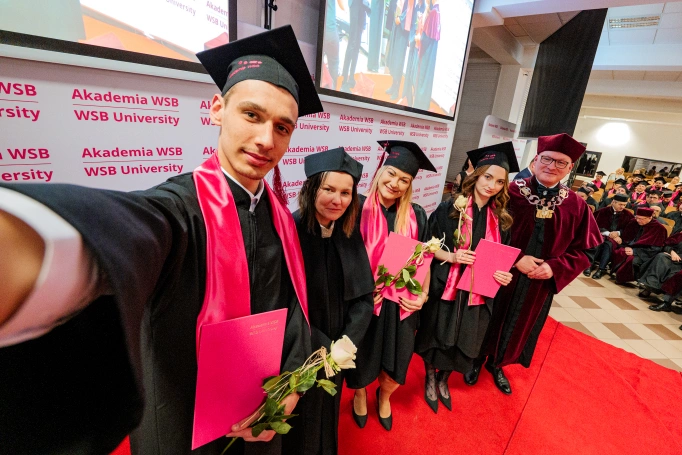 Zdjęcie nr 34 z galerii Gala studi&oacute;w I stopnia w Dąbrowie G&oacute;rniczej 26.03