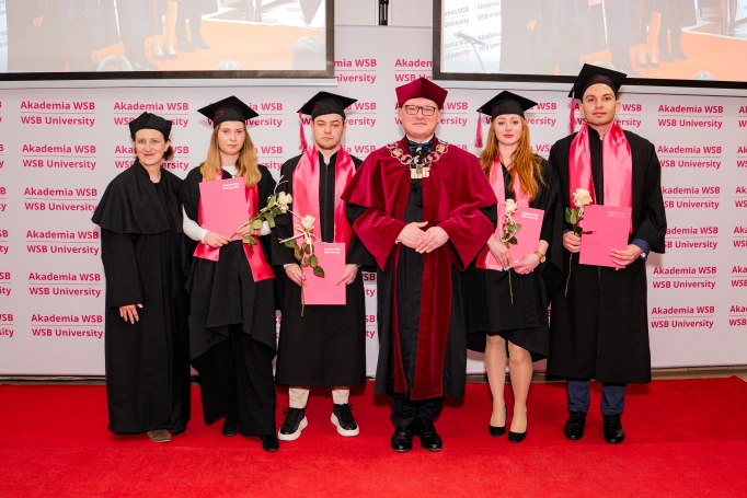 Zdjęcie nr 36 z galerii Gala studi&oacute;w I stopnia w Dąbrowie G&oacute;rniczej 26.03