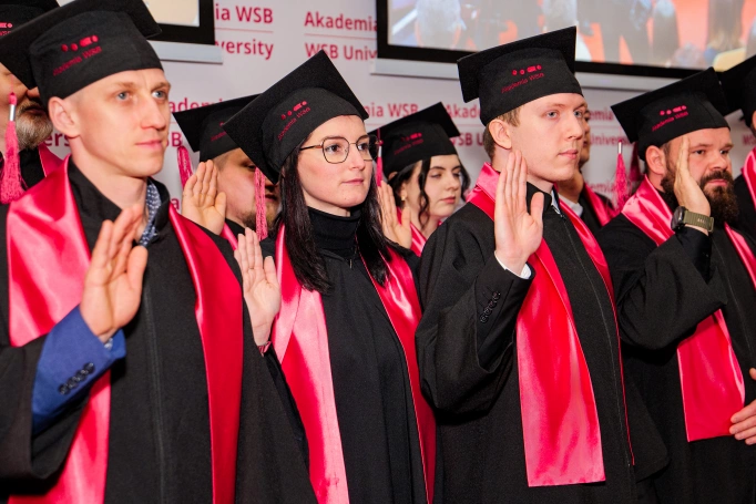 Zdjęcie nr 41 z galerii Gala studi&oacute;w I stopnia w Dąbrowie G&oacute;rniczej 26.03