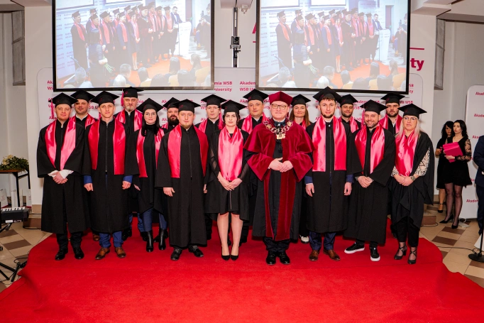 Zdjęcie nr 42 z galerii Gala studi&oacute;w I stopnia w Dąbrowie G&oacute;rniczej 26.03