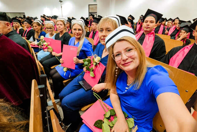 Zdjęcie nr 3 z galerii Gala studi&oacute;w I stopnia w Dąbrowie G&oacute;rniczej 26.03