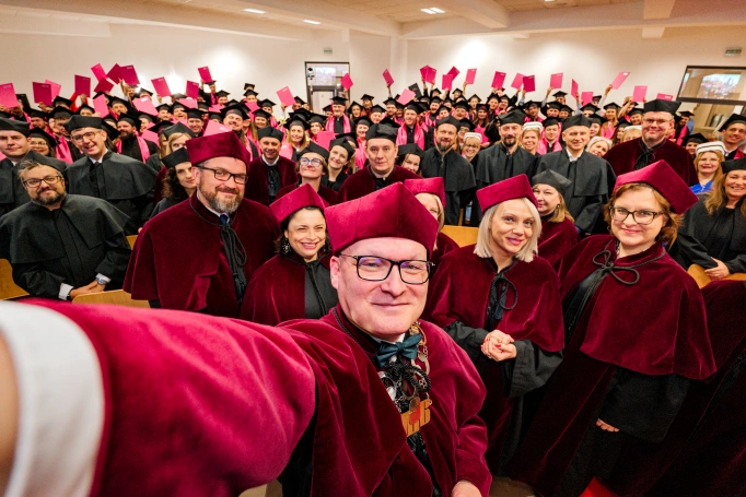 Zdjęcie nr 56 z galerii Gala studi&oacute;w I stopnia w Dąbrowie G&oacute;rniczej 26.03