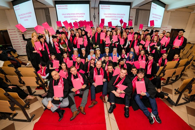 Zdjęcie nr 57 z galerii Gala studi&oacute;w I stopnia w Dąbrowie G&oacute;rniczej 26.03