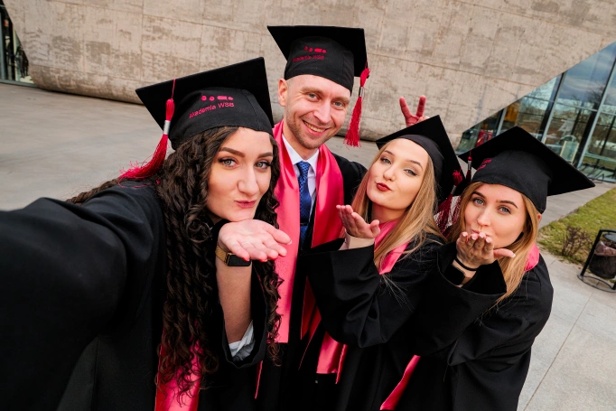Zdjęcie nr 2 z galerii Diplomas, distinctions, and a new stage. The Graduation Gala of WSB University in Krak&oacute;w