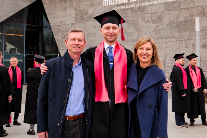 Zdjęcie nr 3 z galerii Diplomas, distinctions, and a new stage. The Graduation Gala of WSB University in Krak&oacute;w