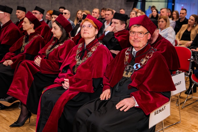 Zdjęcie nr 18 z galerii Diplomas, distinctions, and a new stage. The Graduation Gala of WSB University in Krak&oacute;w