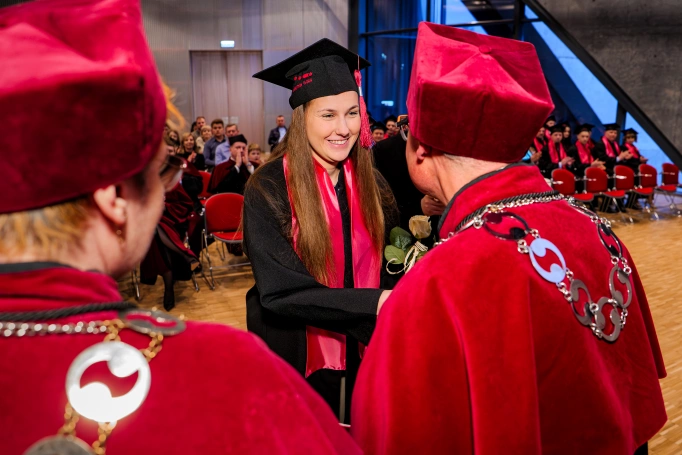 Zdjęcie nr 19 z galerii Diplomas, distinctions, and a new stage. The Graduation Gala of WSB University in Krak&oacute;w