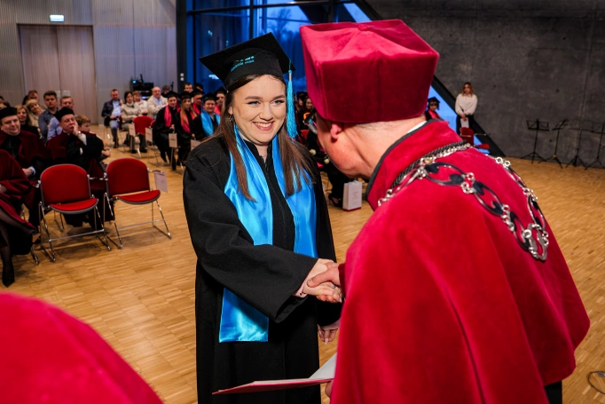 Zdjęcie nr 20 z galerii Diplomas, distinctions, and a new stage. The Graduation Gala of WSB University in Krak&oacute;w