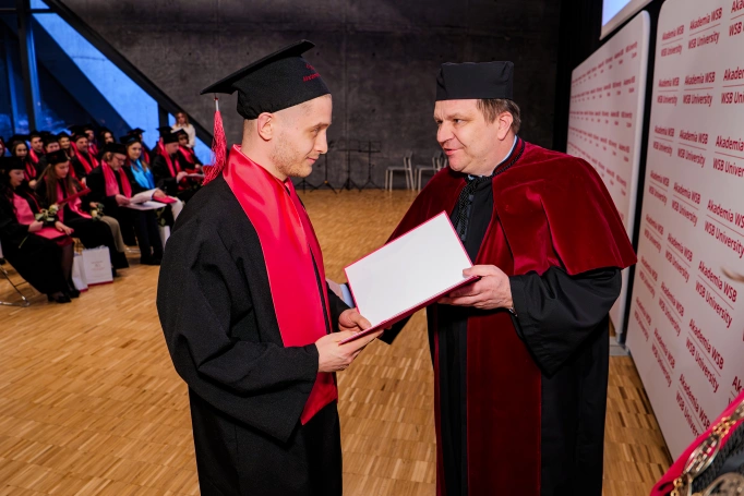 Zdjęcie nr 21 z galerii Diplomas, distinctions, and a new stage. The Graduation Gala of WSB University in Krak&oacute;w