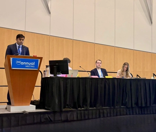 Zdjęcie nr 4 z galerii Głos Akademii WSB wybrzmiał wśr&oacute;d światowej elity dermatologii. Nasz ekspert z wykładem w USA