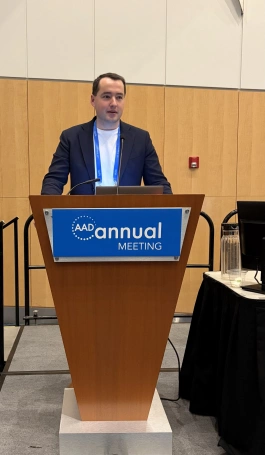 Zdjęcie nr 2 z galerii Głos Akademii WSB wybrzmiał wśr&oacute;d światowej elity dermatologii. Nasz ekspert z wykładem w USA