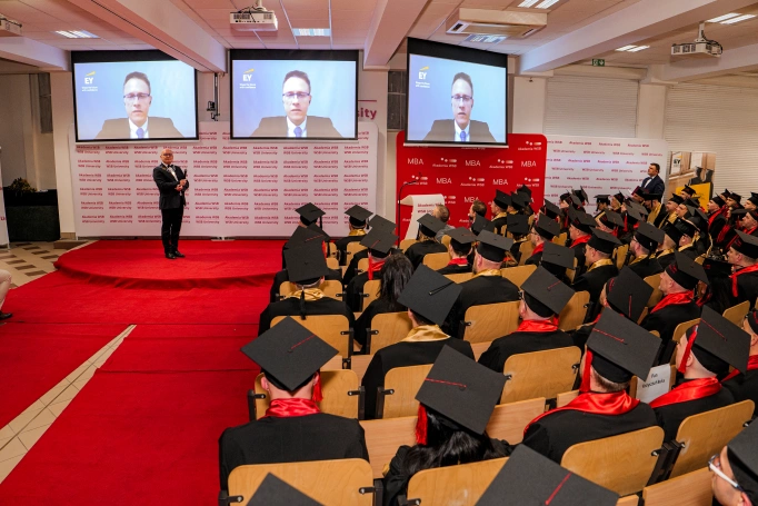 Zdjęcie nr 45 z galerii Gala Akademicka Studi&oacute;w MBA &ndash; zwieńczenie drogi lider&oacute;w i menedżer&oacute;w