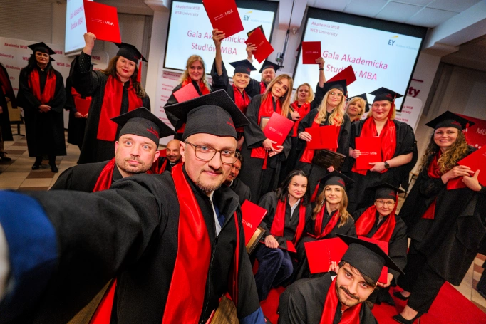 Zdjęcie nr 12 z galerii Gala Akademicka Studi&oacute;w MBA &ndash; zwieńczenie drogi lider&oacute;w i menedżer&oacute;w