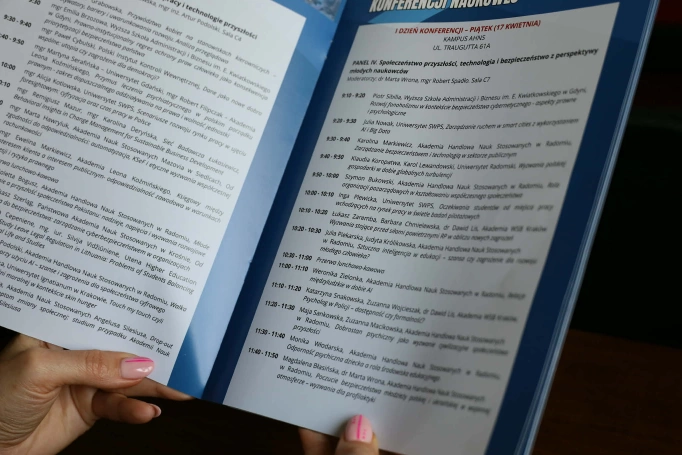 Zdjęcie nr 5 z galerii Przedstawiciele Koła Naukowego GARDA na Międzynarodowej Konferencji &bdquo;Społeczeństw przyszłości &ndash; interdyscyplinarne scenariusze rozwoju&rdquo; w Radomiu