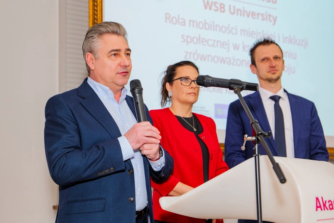 Zdjęcie nr 5 z galerii III Interdyscyplinarna Konferencja Studenckich K&oacute;ł Naukowych w Dąbrowie G&oacute;rniczej