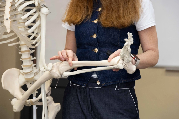 Zdjęcie nr 4 z galerii &bdquo;Ciało jako dow&oacute;d &ndash; czego biomechanika i anatomia uczą kryminalistykę&rdquo;- wykład Anny Chrząścik