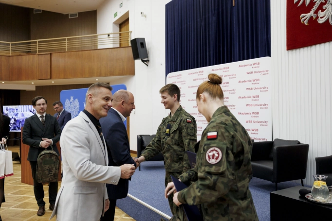 Zdjęcie nr 5 z galerii Młodzi, mundur i przyszłość &ndash; międzypokoleniowa dyskusja o bezpieczeństwie