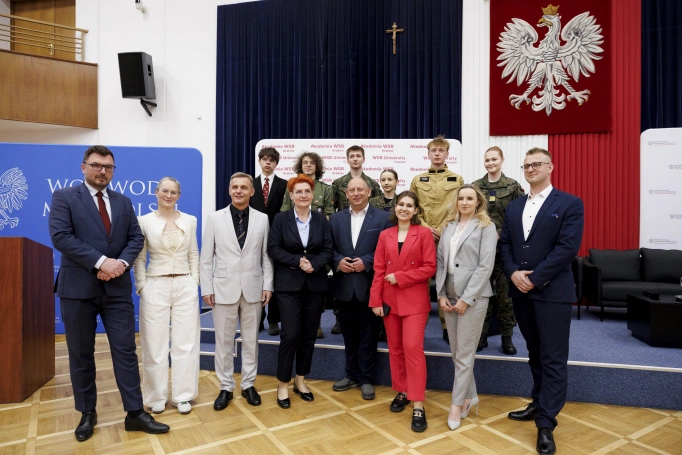 Zdjęcie nr 1 z galerii Młodzi, mundur i przyszłość &ndash; międzypokoleniowa dyskusja o bezpieczeństwie