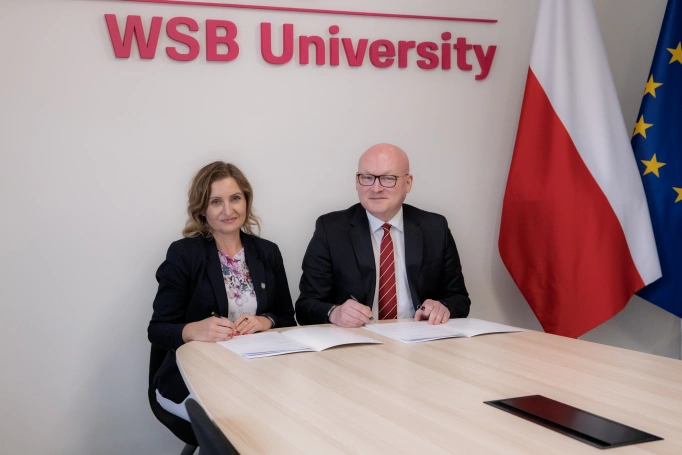 Zdjęcie nr 1 z galerii Akademia WSB obejmuje patronatem IV LO w Gliwicach