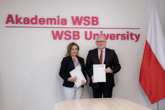 Zdjęcie nr 2 z galerii Akademia WSB obejmuje patronatem IV LO w Gliwicach