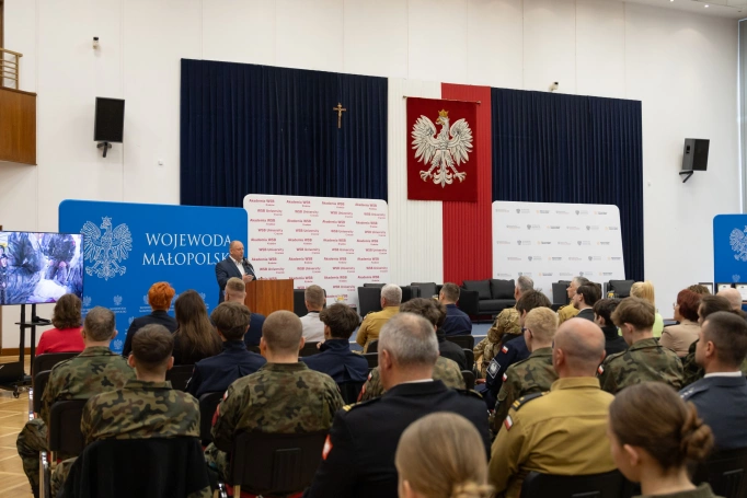 Zdjęcie nr 4 z galerii Konferencja naukowa &ndash; Młodzi, mundur i przyszłość