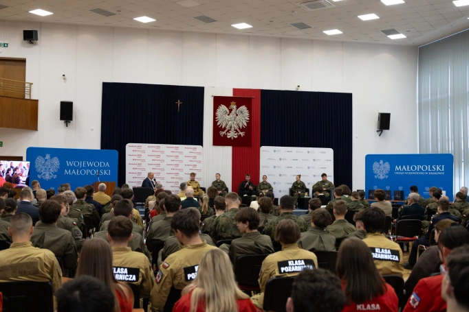 Zdjęcie nr 5 z galerii Konferencja naukowa &ndash; Młodzi, mundur i przyszłość