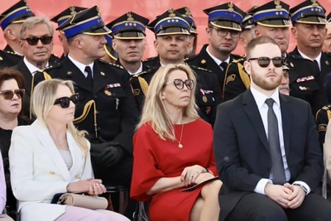 Zdjęcie nr 5 z galerii Duma z munduru i wierność służbie. Warszawa: centralne obchody Dnia Strażaka z udziałem przedstawicieli Akademii WSB