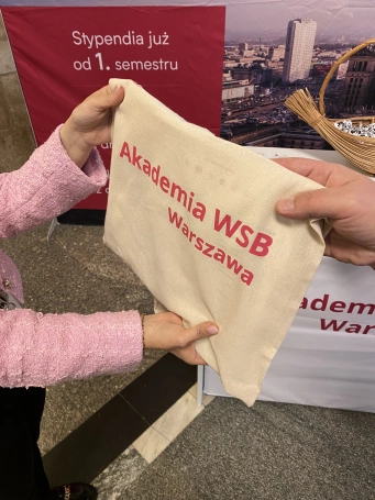 Zdjęcie nr 3 z galerii Pałac wieczorową porą. Stołeczna Noc Muze&oacute;w z udziałem Akademii WSB