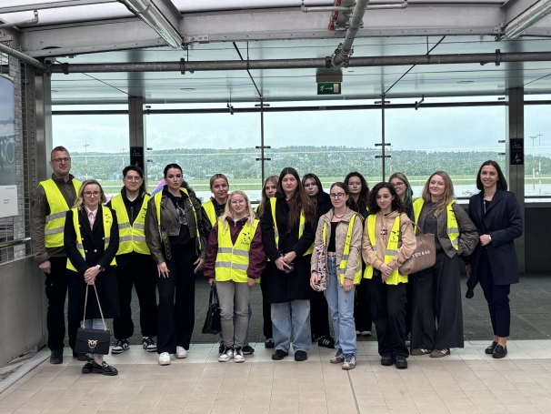 Zdjęcie nr 11 z galerii Wizyta w Centrum Edukacji Lotniczej Krak&oacute;w Airport