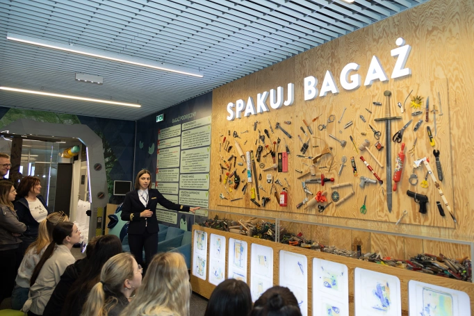 Zdjęcie nr 5 z galerii Wizyta w Centrum Edukacji Lotniczej Krak&oacute;w Airport