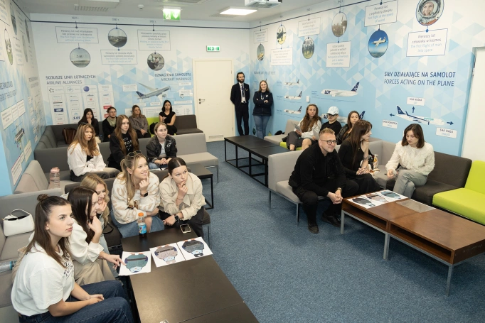 Zdjęcie nr 7 z galerii Wizyta w Centrum Edukacji Lotniczej Krak&oacute;w Airport