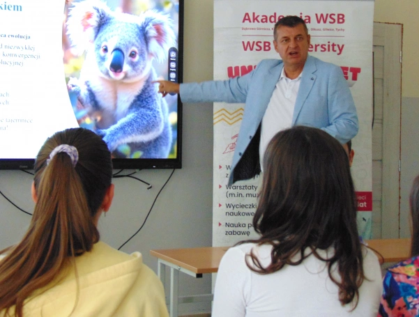 Zdjęcie nr 4 z galerii Młodzi detektywi odkrywali tajniki kryminalistyki podczas warsztat&oacute;w Uniwersytetu Dziecięcego w Żywcu
