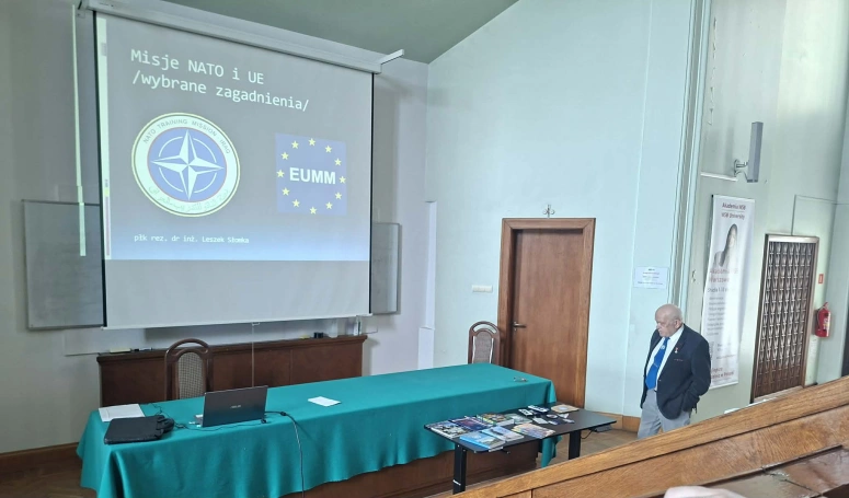 Zdjęcie nr 1 z galerii Wojsko z nami. Dzień Weterana na stołecznym wydziale Akademii WSB &ndash; spotkanie z uczestnikami misji pokojowych