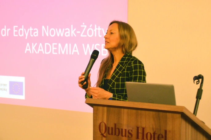 Zdjęcie nr 6 z galerii Edukacja włączająca w praktyce. Dziekan Akademii WSB w Cieszynie na konferencji podsumowującej działalność SCWEW w Bielsku-Białej