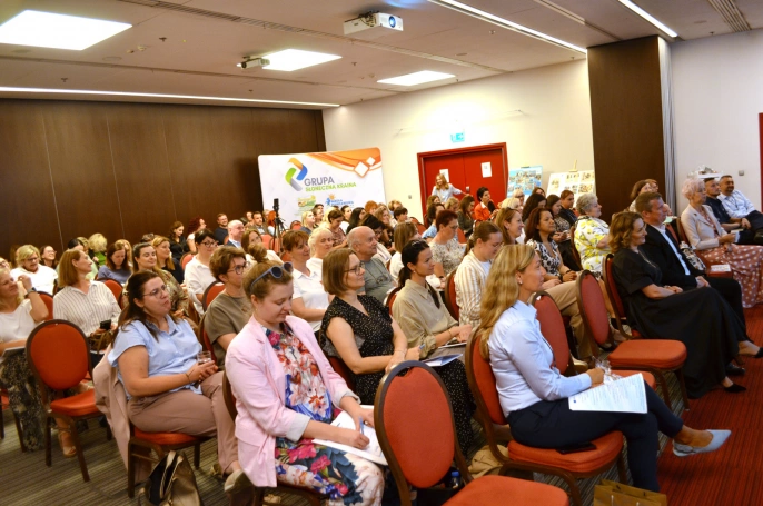 Zdjęcie nr 2 z galerii Edukacja włączająca w praktyce. Dziekan Akademii WSB w Cieszynie na konferencji podsumowującej działalność SCWEW w Bielsku-Białej