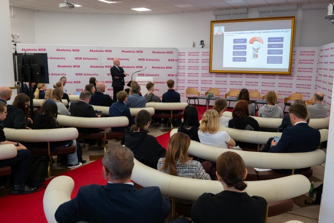 Zdjęcie nr 6 z galerii Innowacje, przedsiębiorczość i technologie przyszłości w centrum dyskusji w Akademii WSB