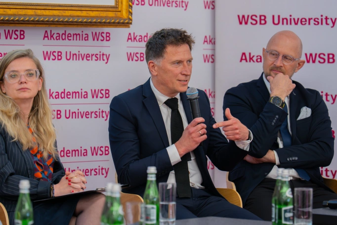 Zdjęcie nr 12 z galerii Innowacje, przedsiębiorczość i technologie przyszłości w centrum dyskusji w Akademii WSB