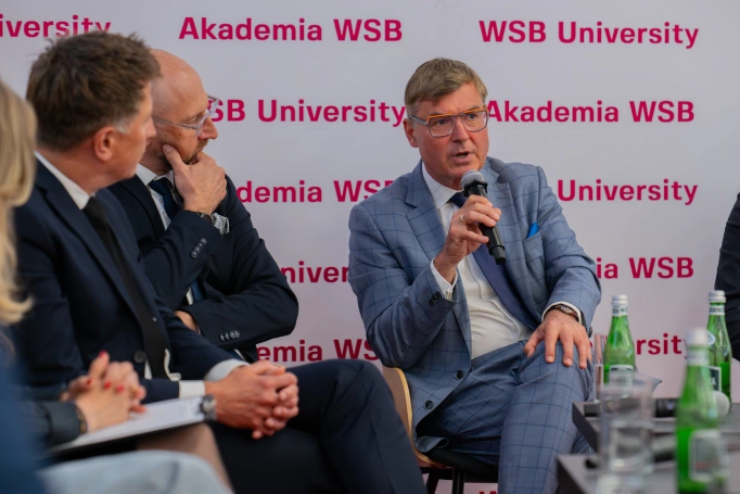 Zdjęcie nr 17 z galerii Innowacje, przedsiębiorczość i technologie przyszłości w centrum dyskusji w Akademii WSB