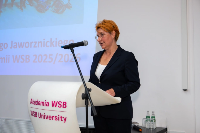 Zdjęcie nr 12 z galerii Uroczyste zakończenie roku akademickiego 2025/2026 Jaworznickiego Uniwersytetu Dziecięcego Akademii WSB