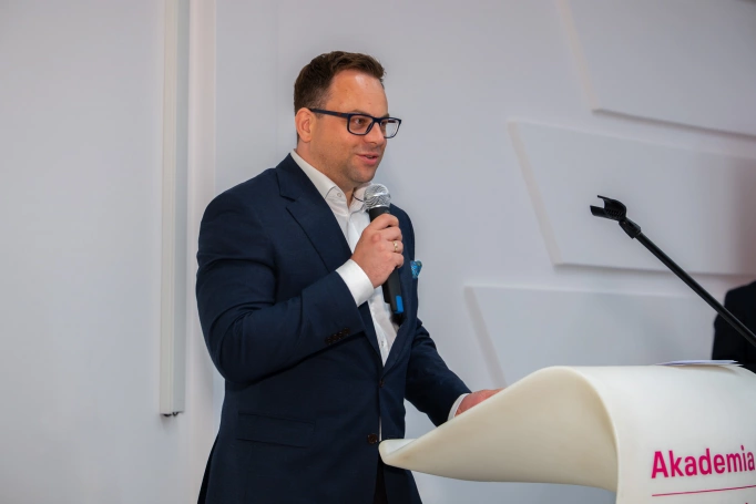 Zdjęcie nr 32 z galerii Uroczyste zakończenie roku akademickiego 2025/2026 Jaworznickiego Uniwersytetu Dziecięcego Akademii WSB