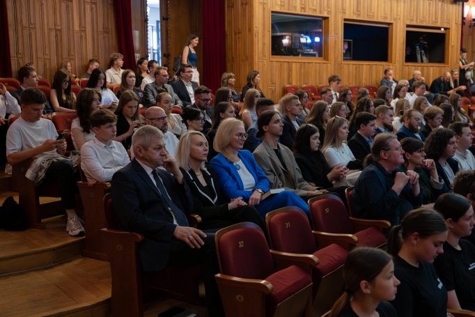 Zdjęcie nr 7 z galerii Akademia WSB na debacie z Prezydentem Aleksandrem Kwaśniewskim