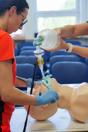 Zdjęcie nr 3 z galerii Paramedic Science Students of the WSB University Collegium Medicum Took the OSCE Examination at the WSB University Medical Simulation Centre