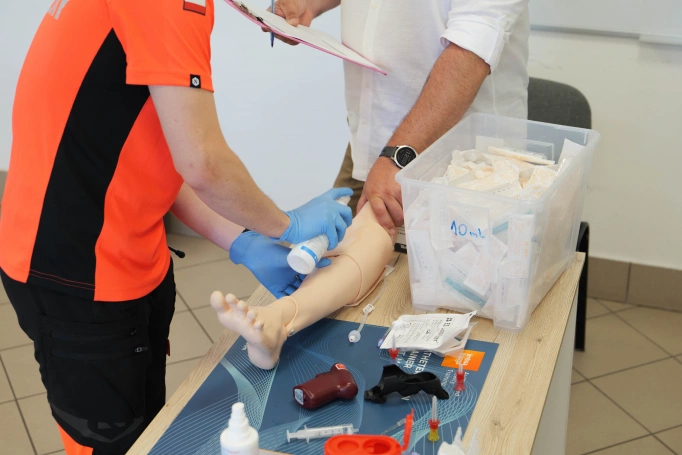 Zdjęcie nr 10 z galerii Paramedic Science Students of the WSB University Collegium Medicum Took the OSCE Examination at the WSB University Medical Simulation Centre